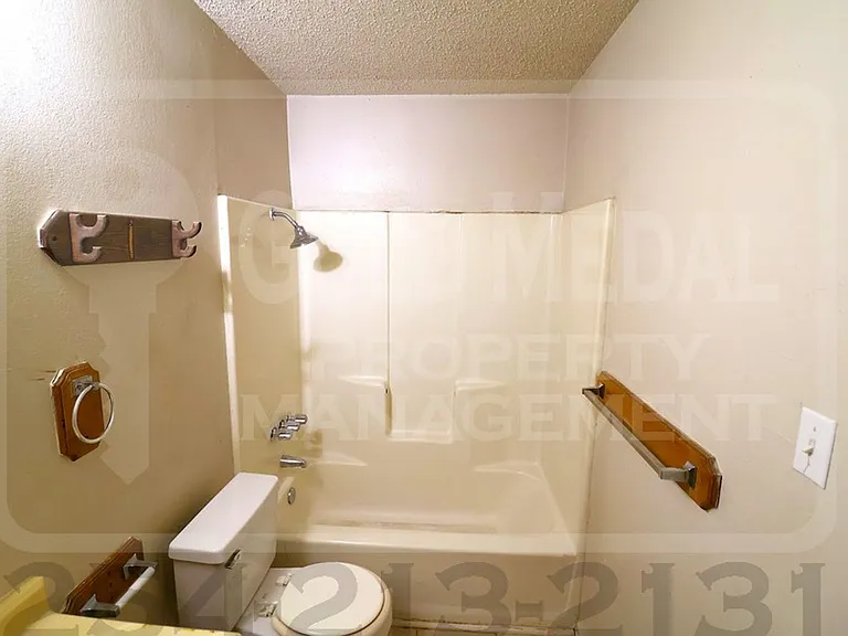 1706 Cole St — Photo 8