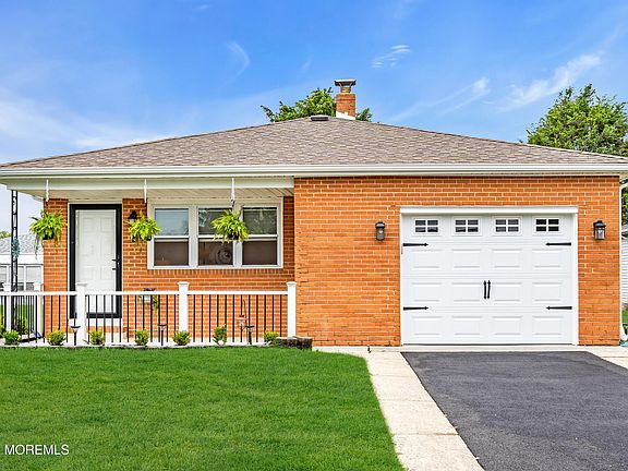 2nd image of 8 Rio Court