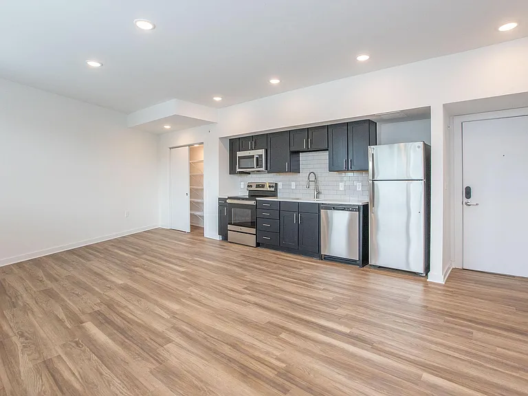 East Seventy Nine Apartments — Photo 35