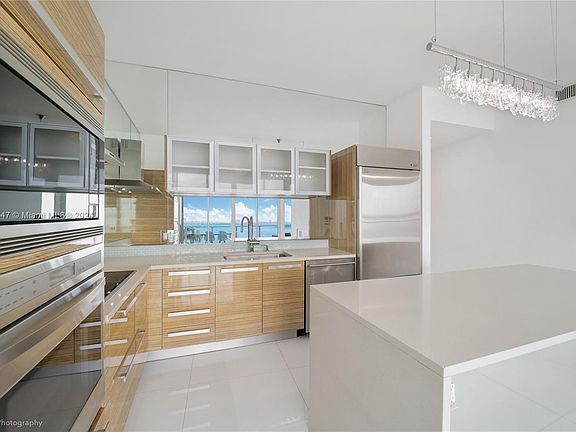 3rd image of 2020 N Bayshore Dr APT 708