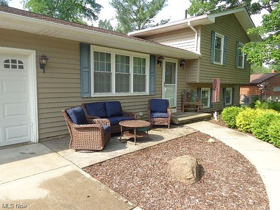 2nd image of 4803 Maple Ln