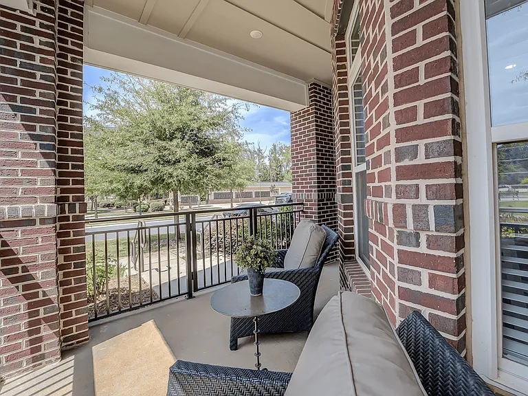 Holly Crest Apartments — Photo 33