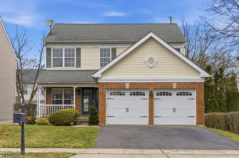 385 Hamilton Drive photo 1