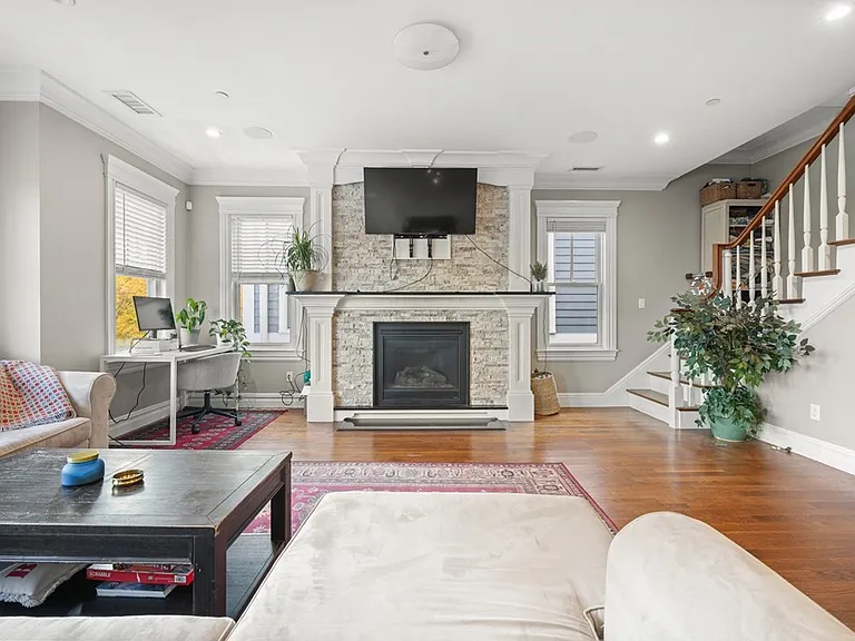 3 M St #6 — Photo 3