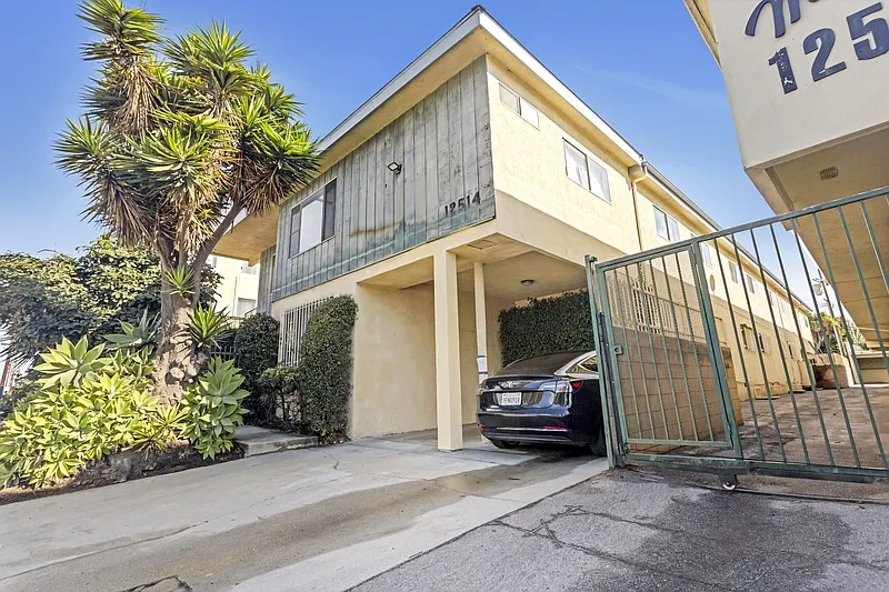 1 bed, 1.0 bath, 600 sqft, $2,050 — Photo 2