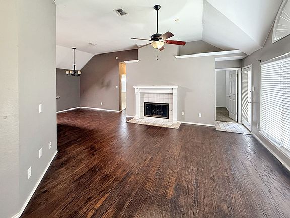 3rd image of 3817 Seminole Ct