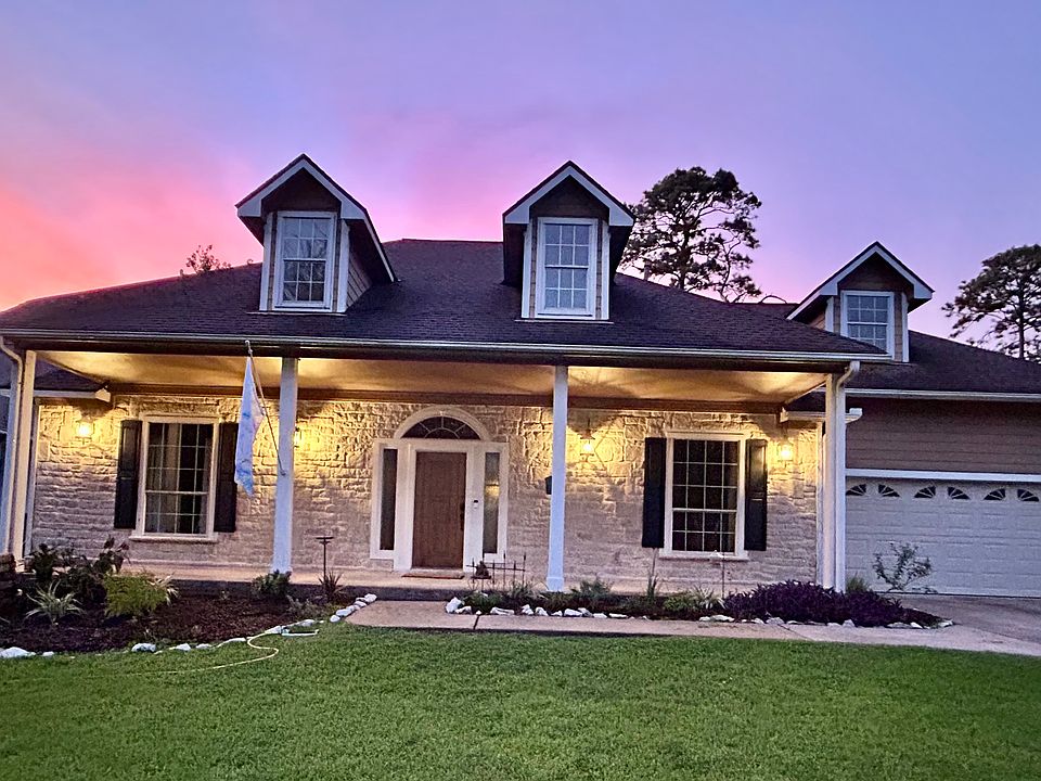 Imagine pulling up to this every day. Welcome Home!