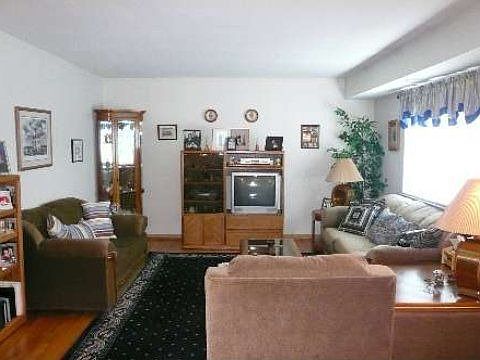 5th image of 128 Pointe Cir S #128