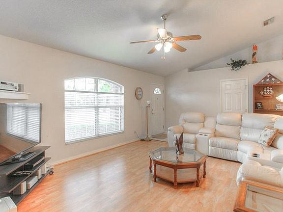 3rd image of 39906 Sunburst Dr