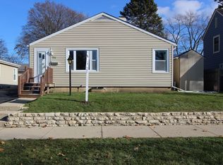 107 S Du Bois Ave, Elgin, IL 60123