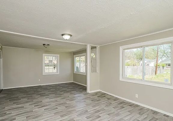 4th image of 1316 Weller Ave