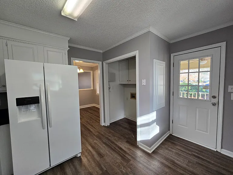 2230 Tudor St — Photo 6