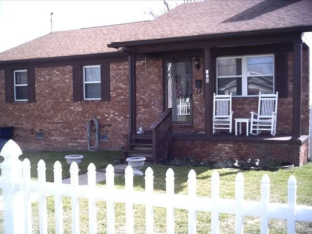 406 Bostick Ave photo 1