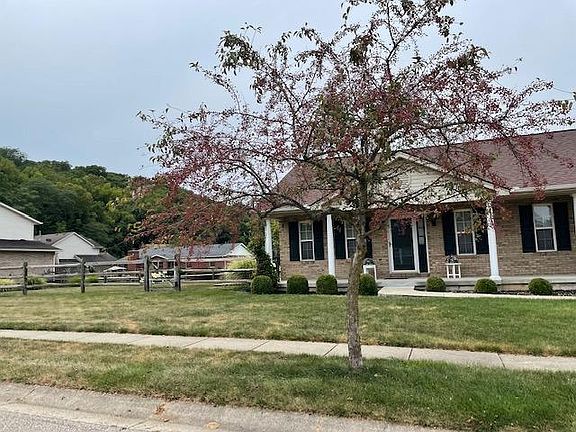 2nd image of 304 Meadow Ct