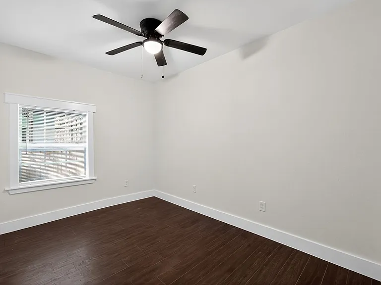427 Floyd Ave — Photo 21