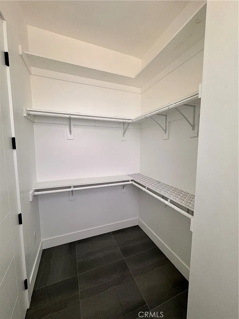 3 bed, 2536 sqft, $9,000 — Photo 4