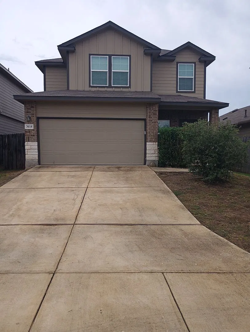 Charming 3-Bedroom, 2.5-Bath Home with Downstairs Primary in Stoney Creek Subdivision — Photo 1