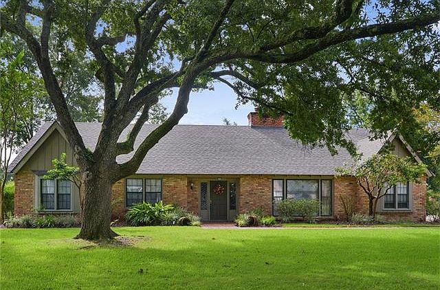1st image of 110 Holly Dr