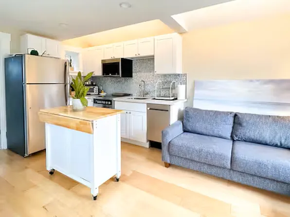 2114 3rd Ave W #B, Seattle, WA 98119