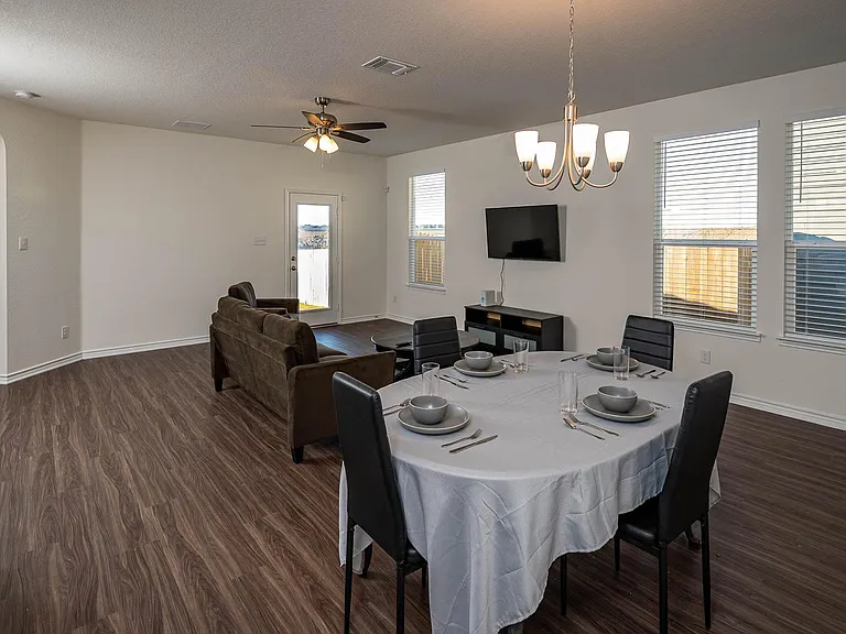 4411 Tivoli Dr — Photo 2