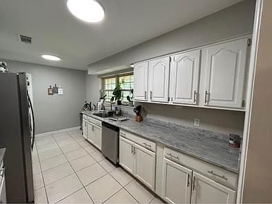 5th image of 324 Plymouth Ave