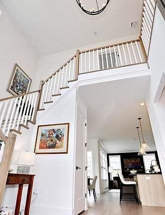 5th image of 90 Woodmont Circle