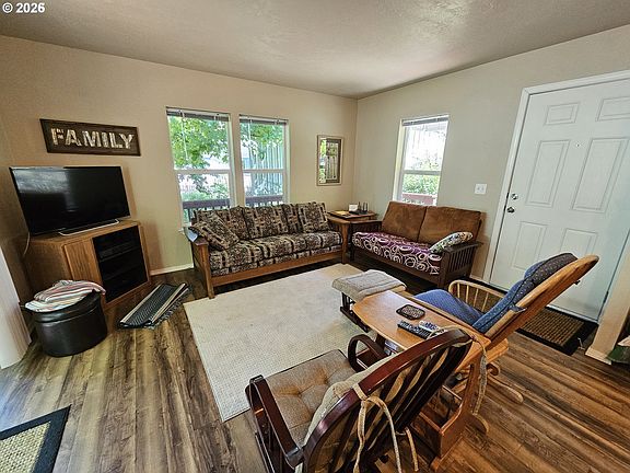 5th image of 6152 Tyee Rd