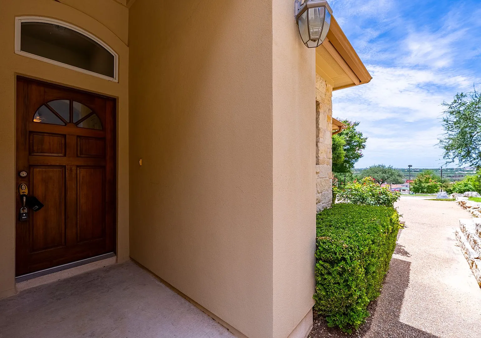 Luxury Living: Stunning 2-Bed Townhome in Lakeway - Your Dream Home Awaits! Schedule Your Tour To... — Photo 4