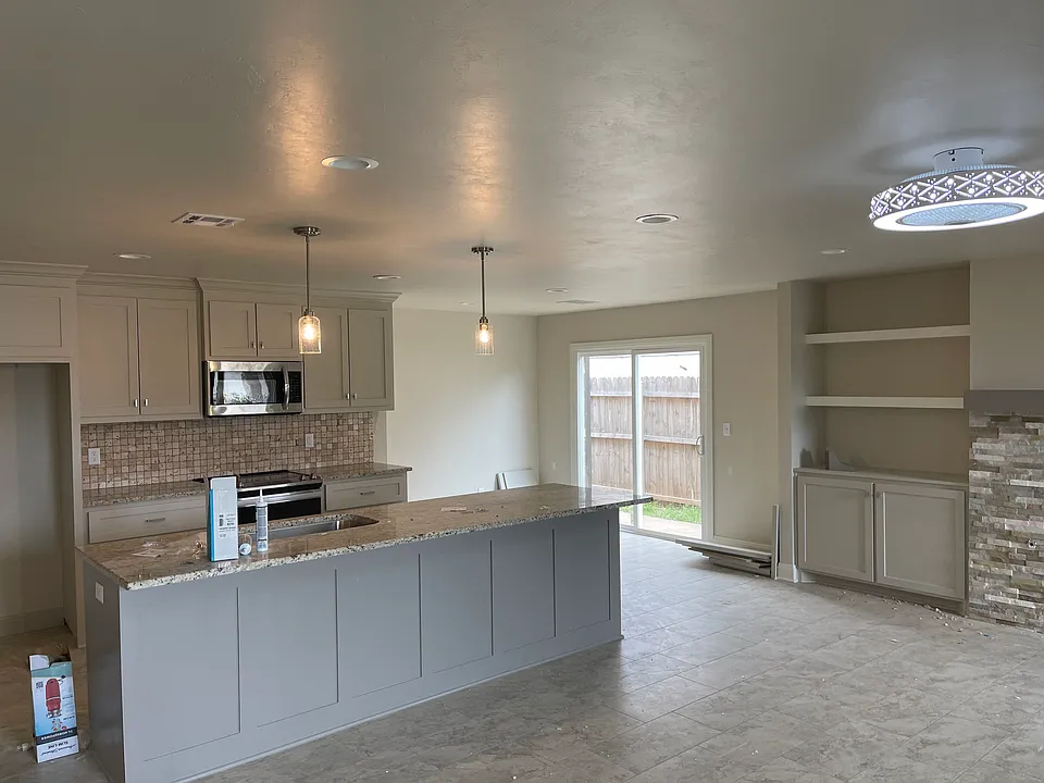 8405 NW 112th Ter