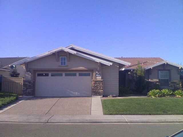 1st image of 611 Violet Ln
