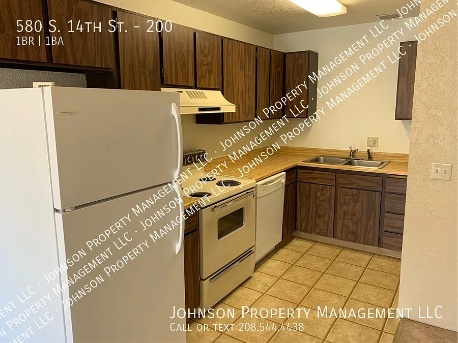 Comfort and Convenience at River Terrace. Affordable Downtown Boise living! Walk to Greenbelt. — Photo 4