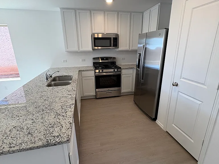2020 Delphine Dr — Photo 1