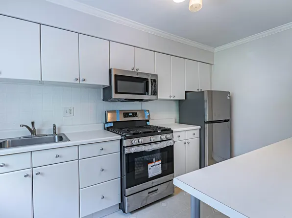 300 Claremont Ave #B-6-208, Verona, NJ 07044