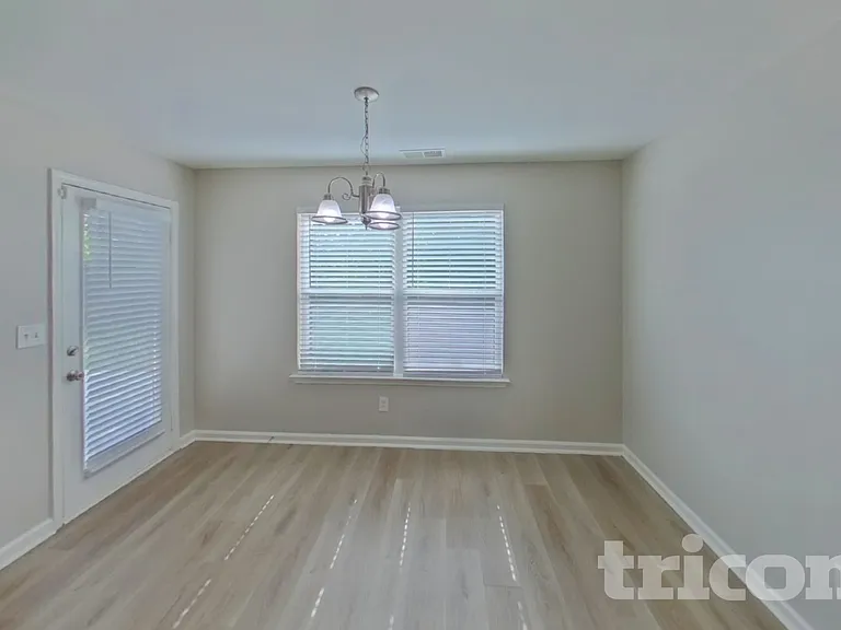 355 Meadow Vista Ln — Photo 4
