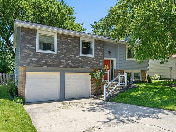 2nd image of 8242 Ravenwood Way