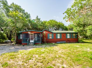 302 Crosscreek Dr, Floresville, TX 78114