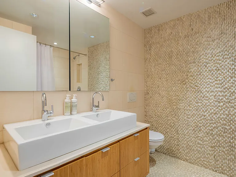 459 W 44th St #C — Photo 27
