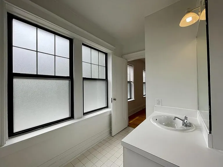 6323 S Rosebury Ave #2E — Photo 12