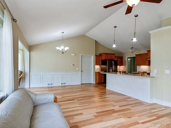 From the living room to the dining room and the kitchen you get an open view. The kitchen has a nice
