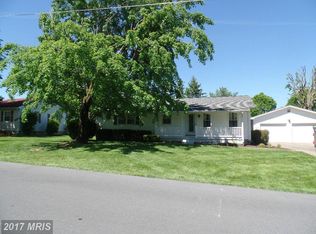 201 Greenbriar Rd, Martinsburg, WV 25401