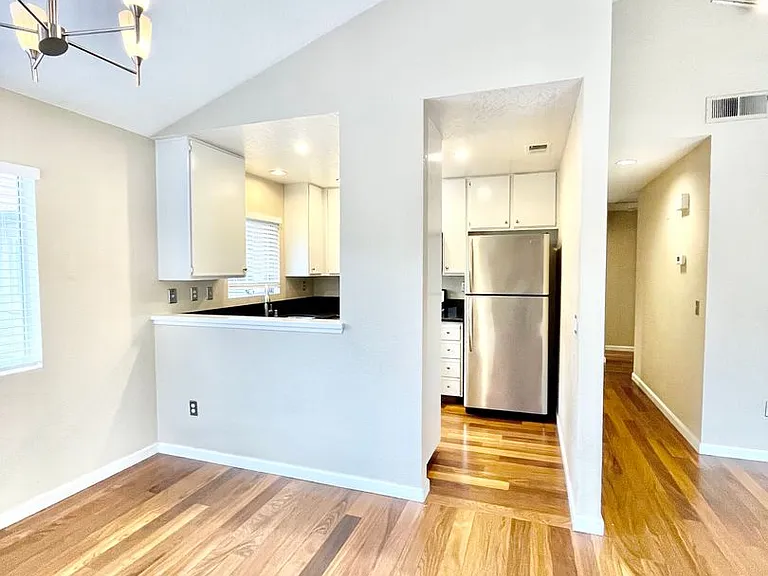 11329 Avenida De Los Lobos #G — Photo 14