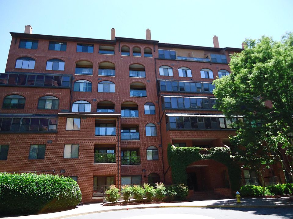 Summerwalk Building