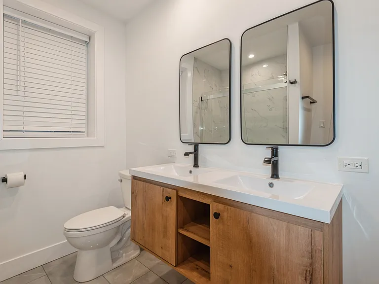 1535 W Estes Ave #G — Photo 15