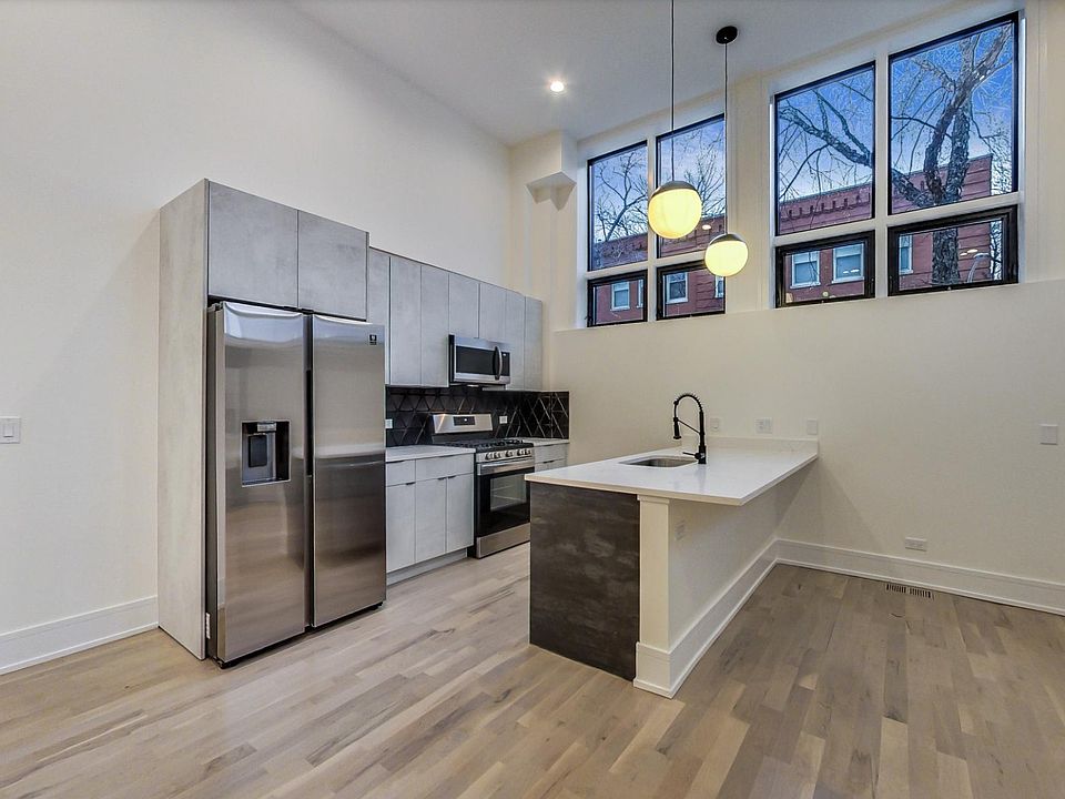 1st image of 1359 N Rockwell St #1W