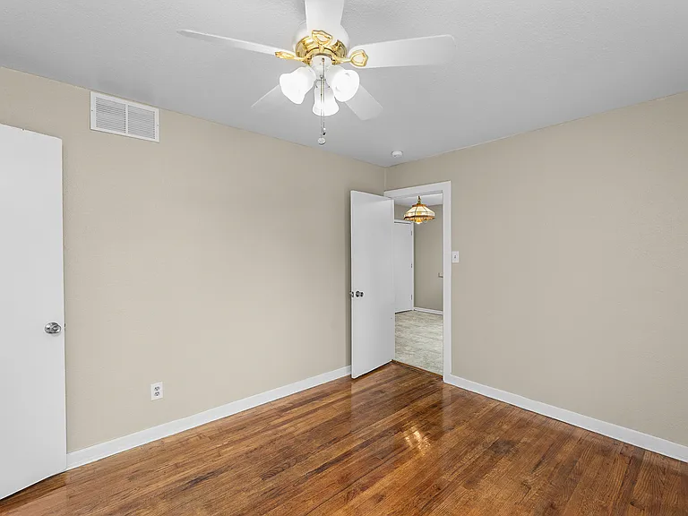 205 NW 40th St — Photo 18