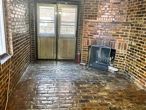 3rd image of 1504 W Cumberland St #1