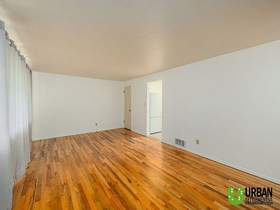 2nd image of 1002 W Rockwell Ave