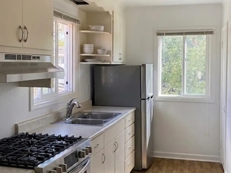 1023 Capuchino Ave — Photo 3