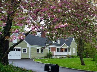 4 Hawks Nest Rd, Stony Brook, NY 11790