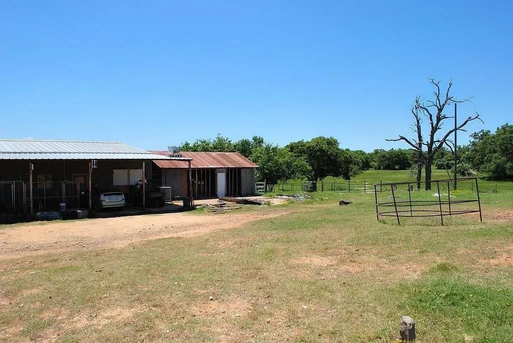 21741 E Interstate Highway 10, Luling, TX - More